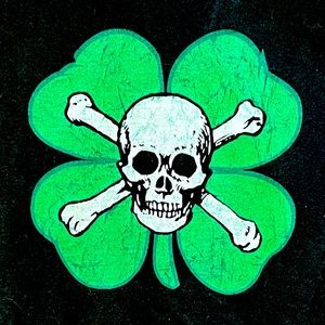 🍀St Paddy’s day four leaf clover and skull sleeves T shirt 🍀